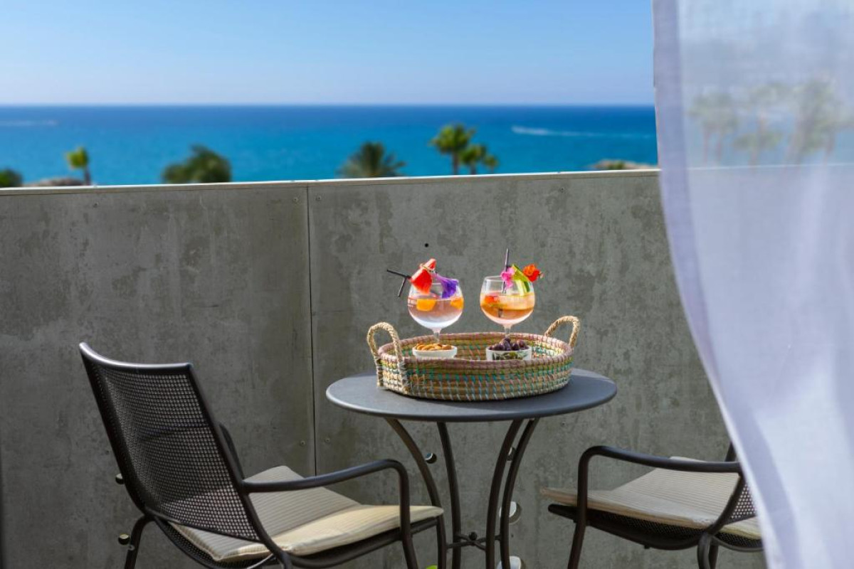 Anemi Hotel & Suites