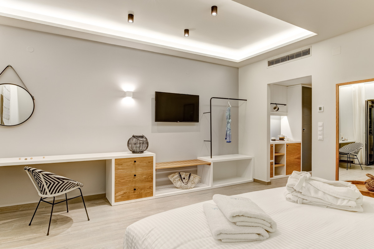 Anemolia Hotel Stylish Suites - Sarakiniko Beach