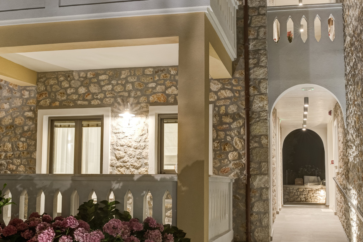 Anemolia Hotel Stylish Suites - Sarakiniko Beach