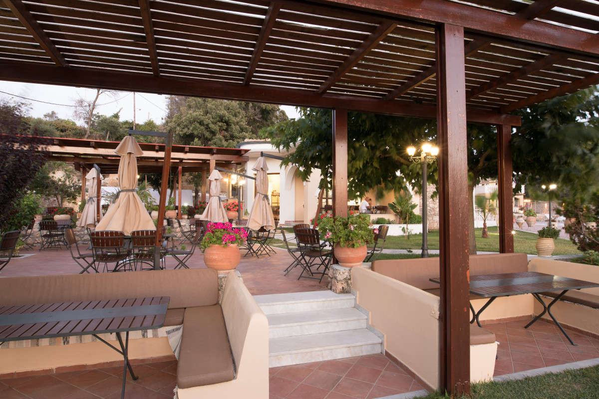 Anemolia Hotel Stylish Suites - Sarakiniko Beach