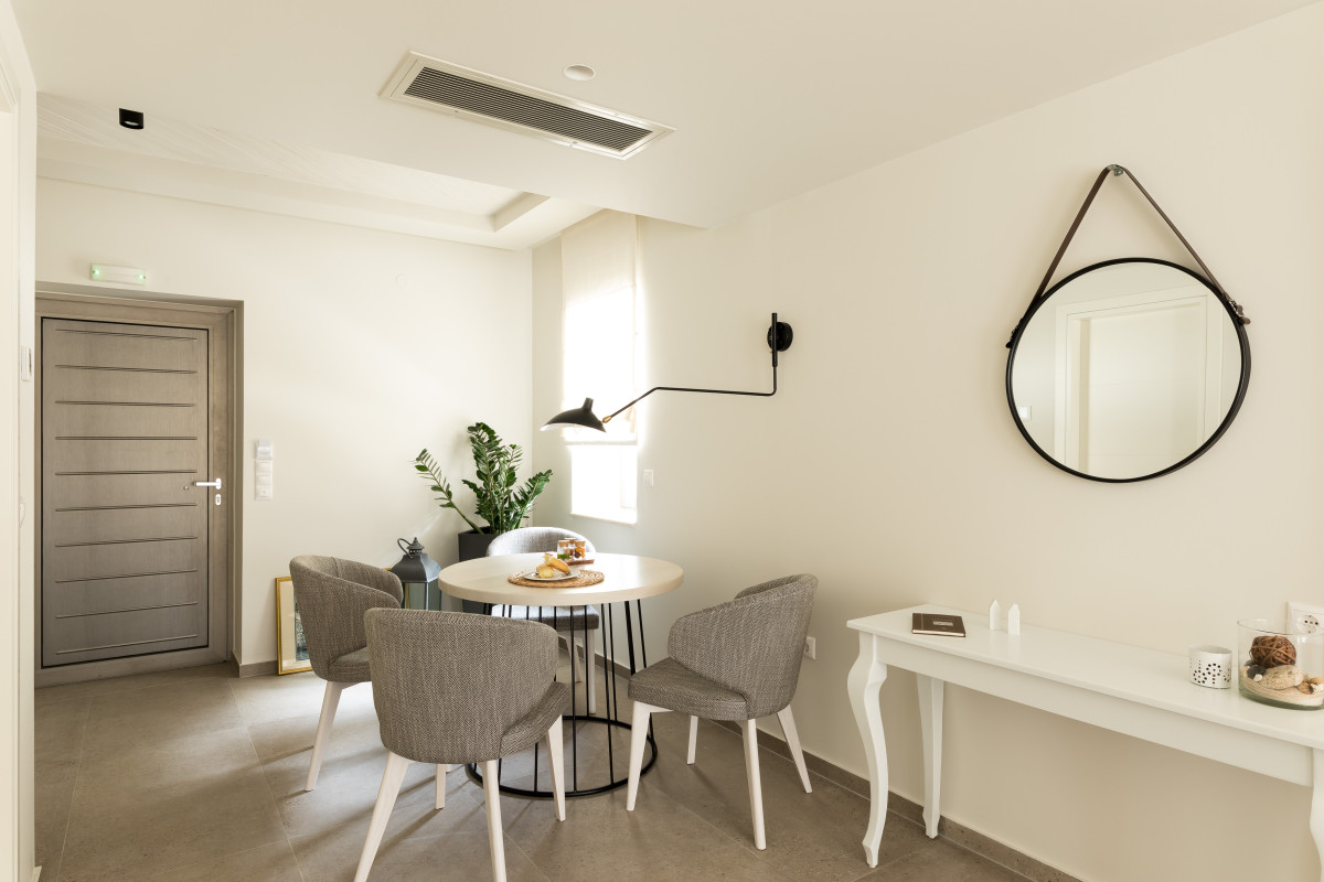 Anemolia Hotel Stylish Suites - Sarakiniko Beach