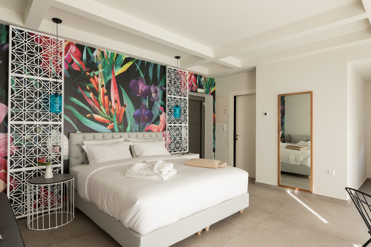 Anemolia Hotel Stylish Suites - Sarakiniko Beach