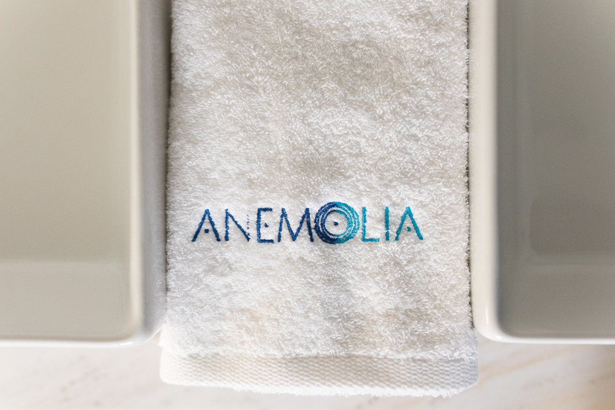 Anemolia Hotel Stylish Suites - Sarakiniko Beach