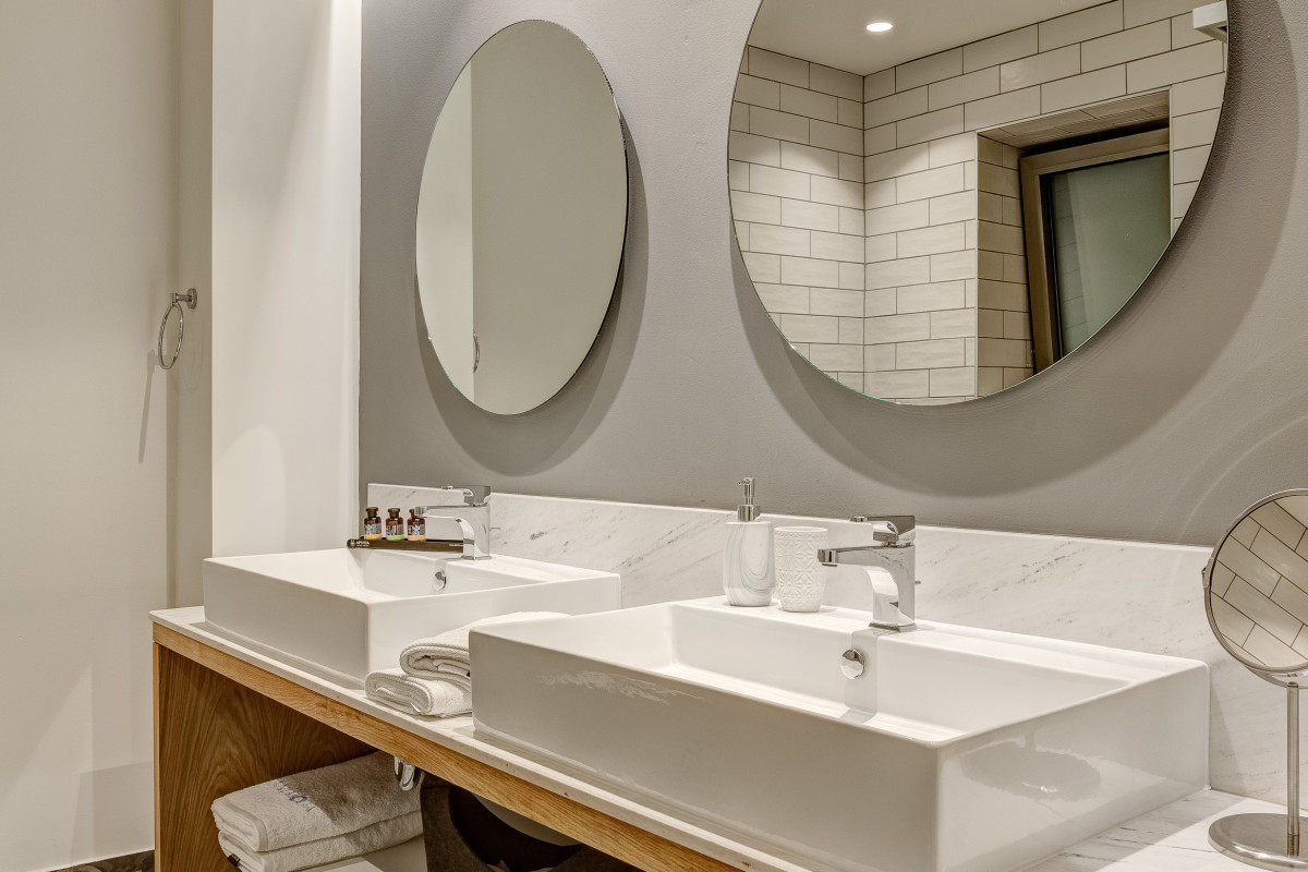 Anemolia Hotel Stylish Suites - Sarakiniko Beach