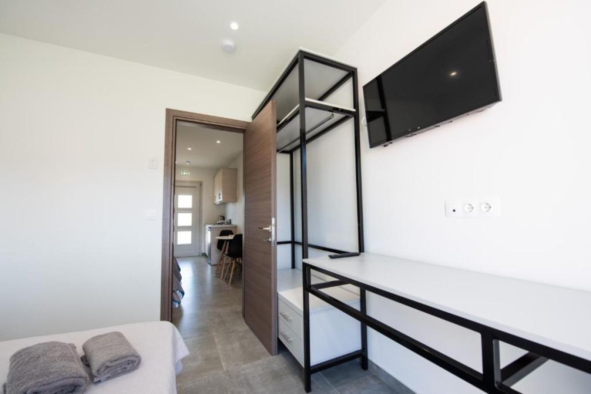 Anemona Beach Studios and Apartments
