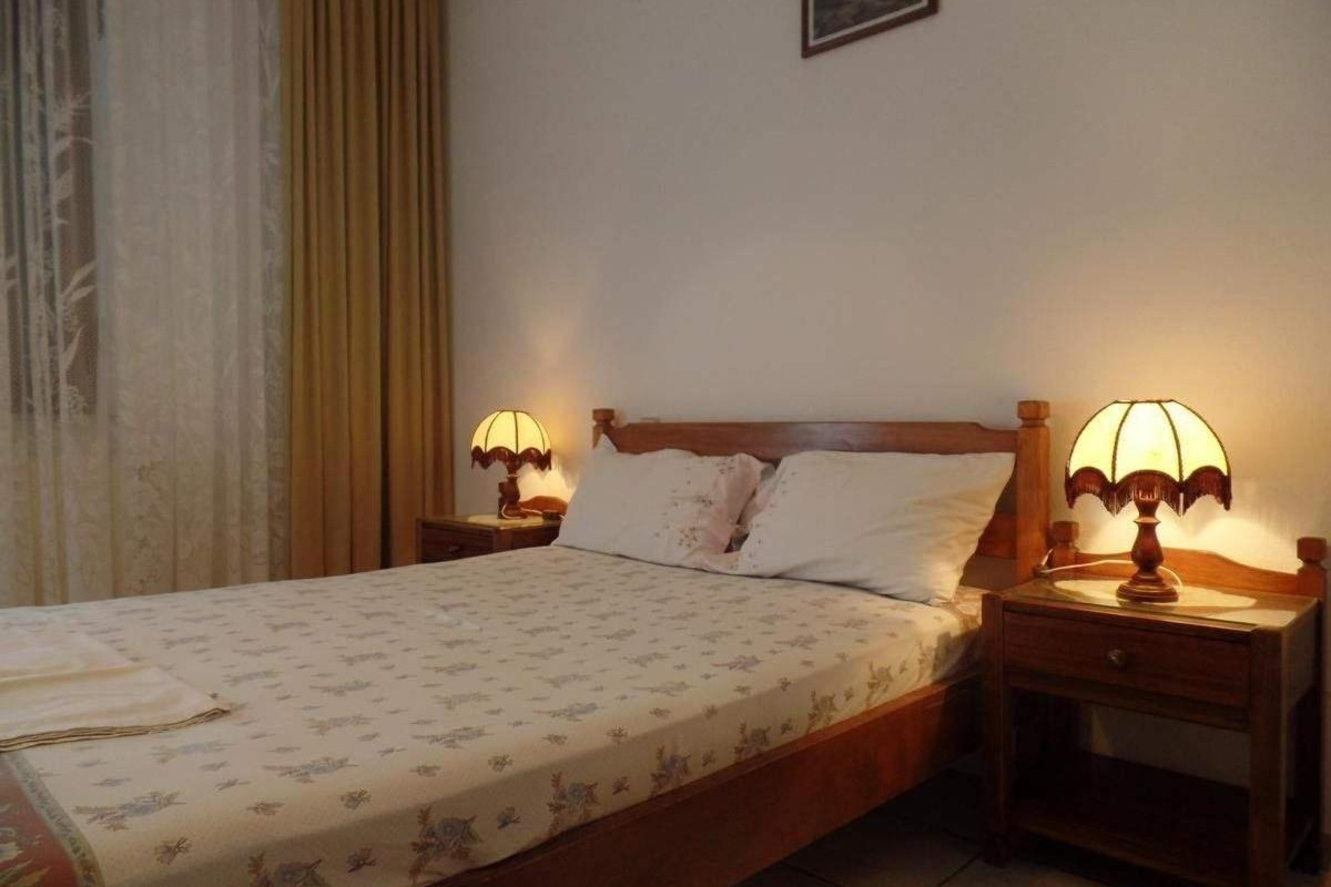 Antique The Hotel