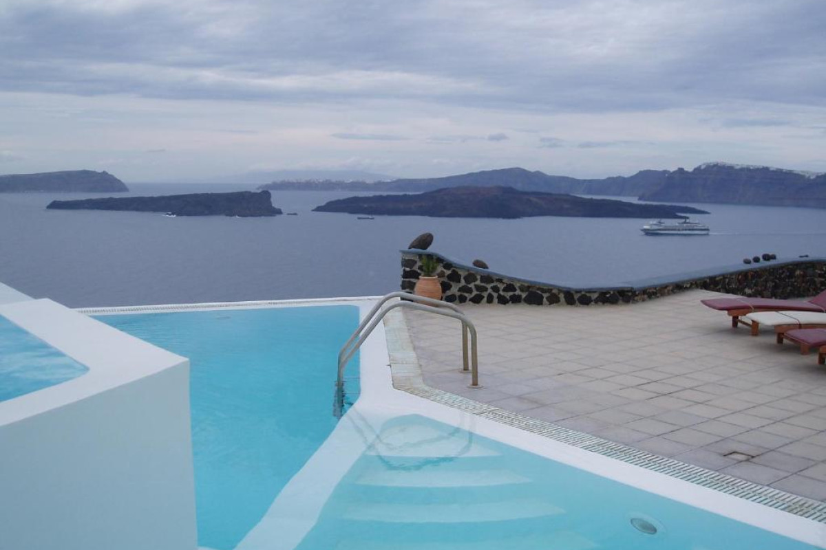 Apanemo Hotel & Suites Santorini