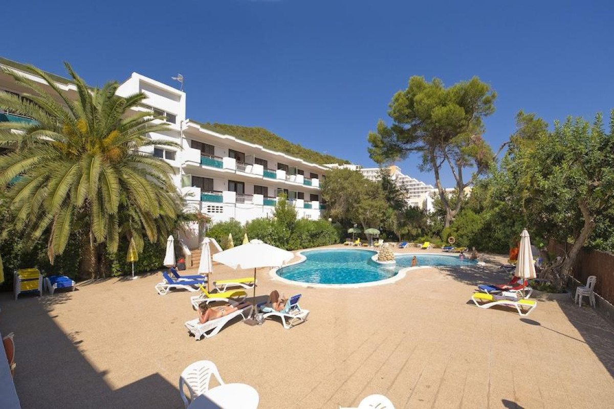 Apartamentos Cala LLonga Playa Ibiza
