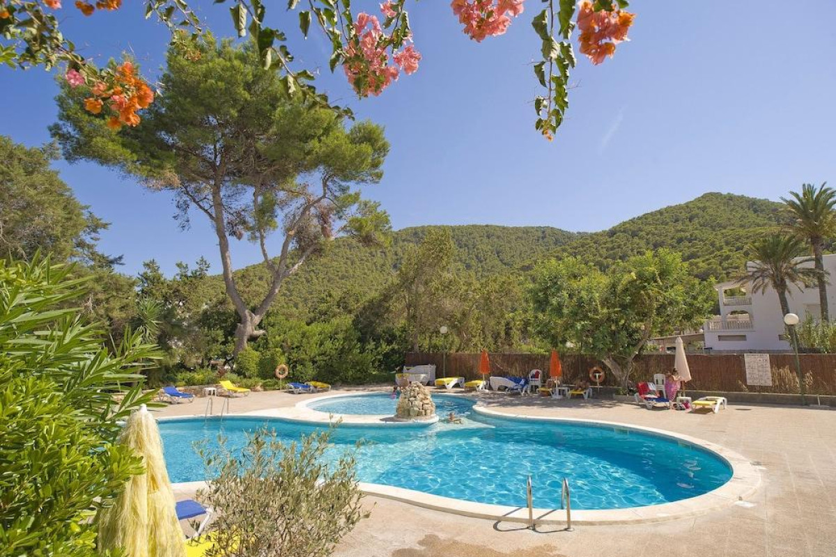 Apartamentos Cala LLonga Playa Ibiza