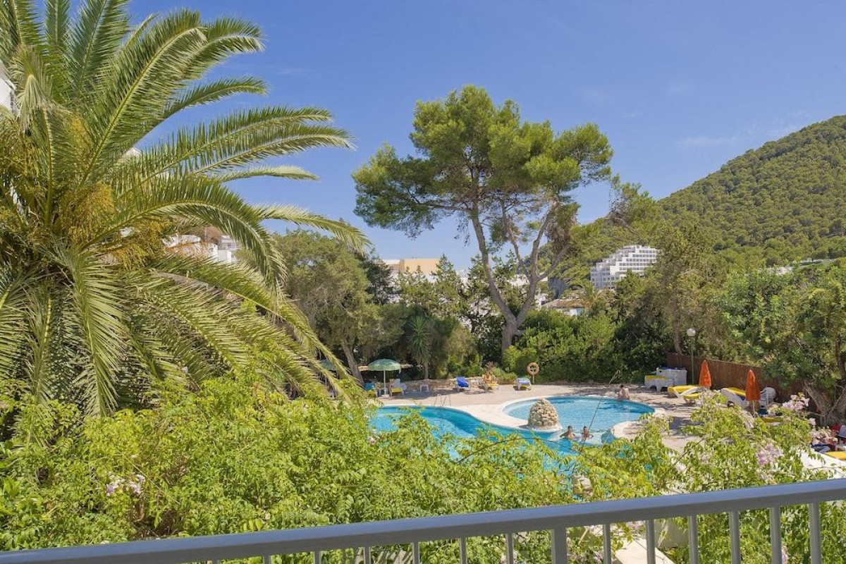 Apartamentos Cala LLonga Playa Ibiza