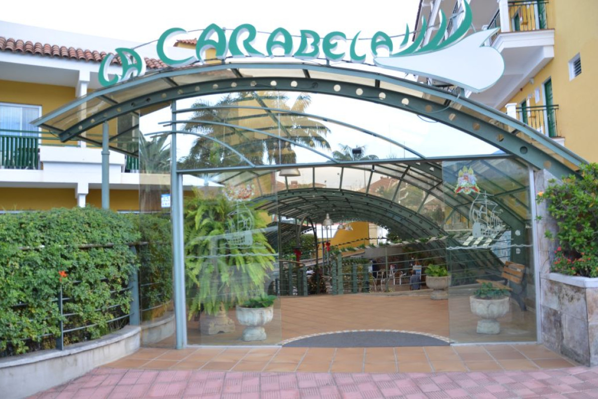 Apartamentos La Carabela