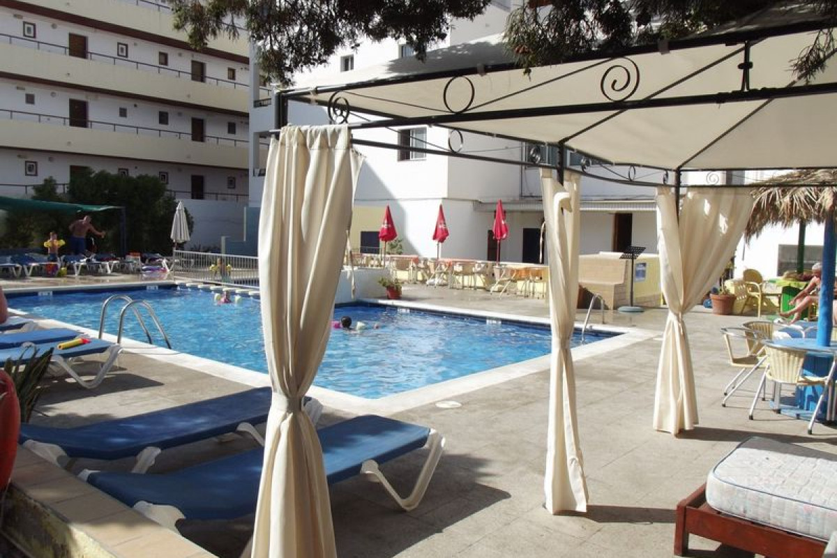Apartamentos San Antonio Beach