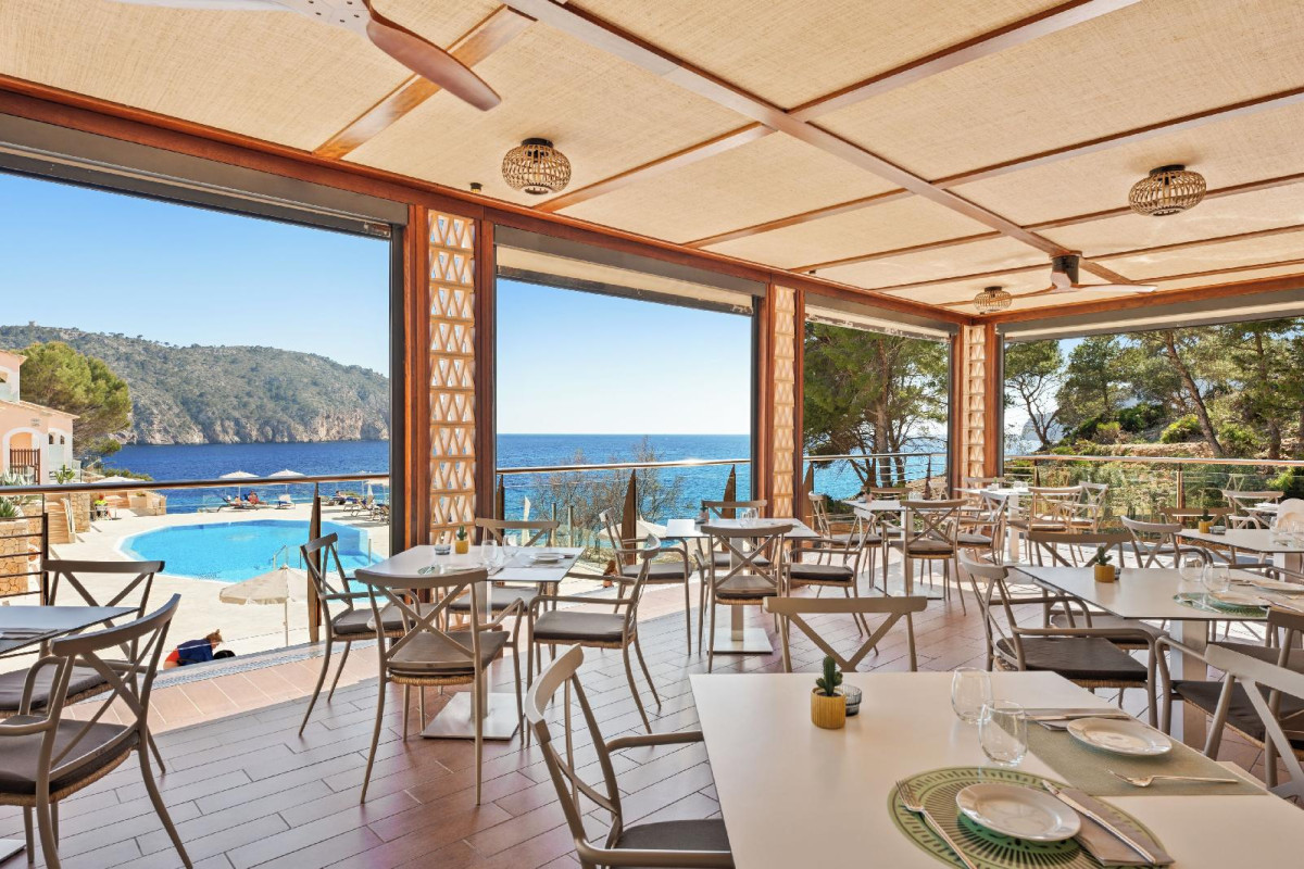 Aparthotel Bahía Suites Camp De Mar