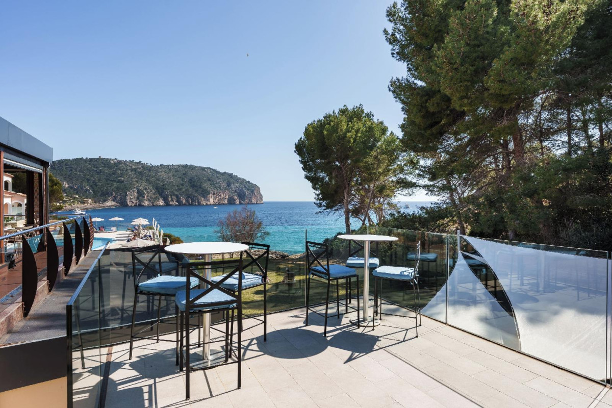 Aparthotel Bahía Suites Camp De Mar
