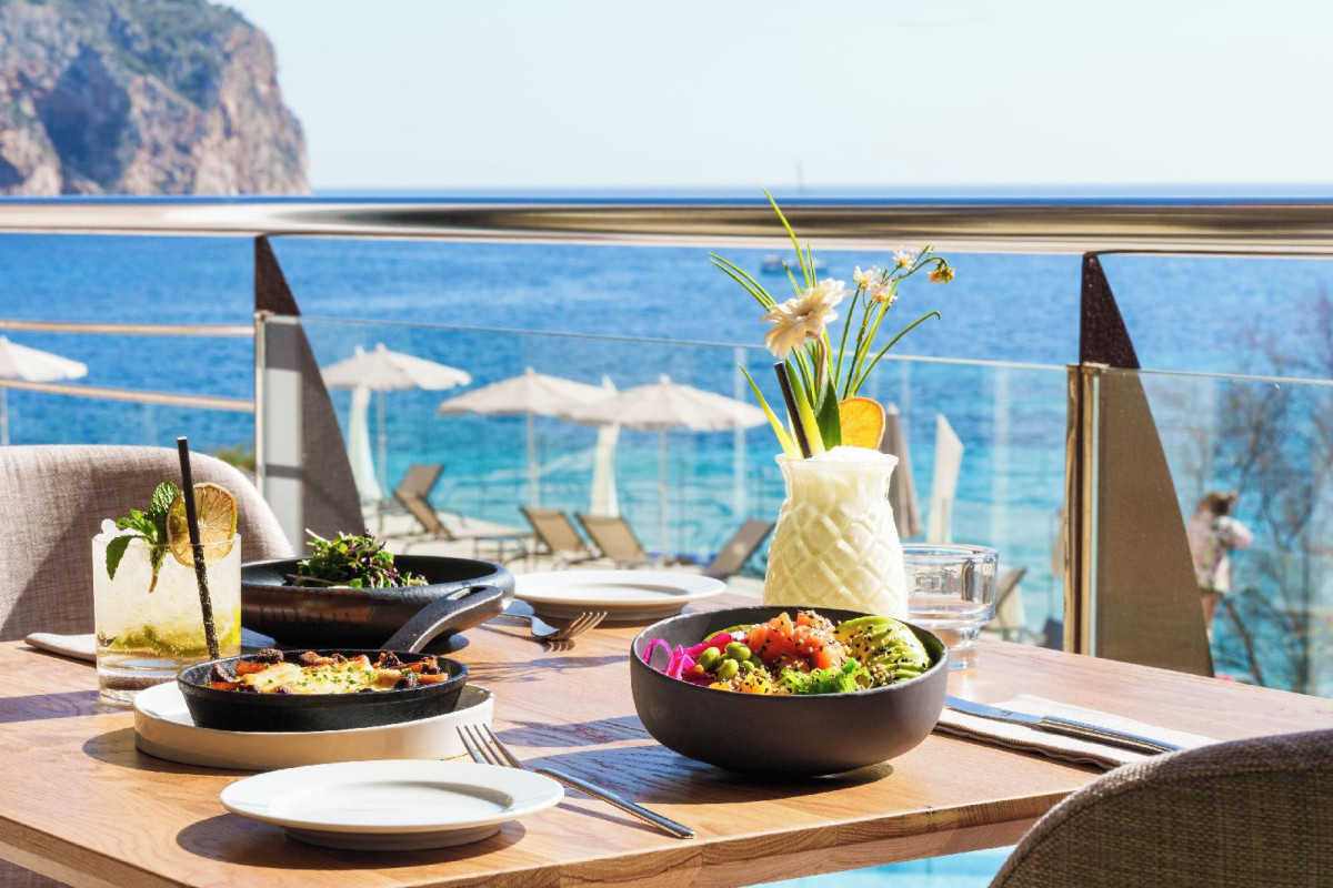 Aparthotel Bahía Suites Camp De Mar