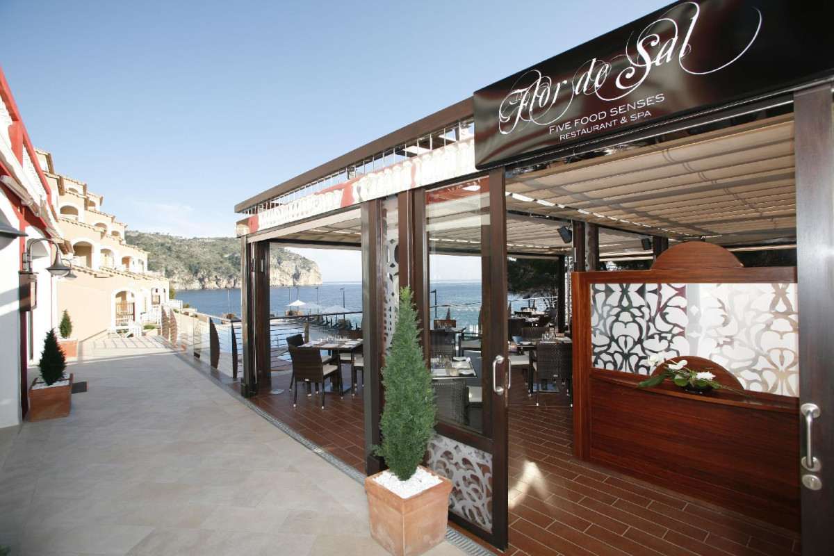 Aparthotel Bahía Suites Camp De Mar