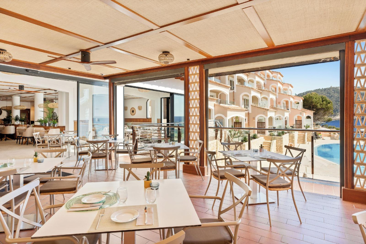 Aparthotel Bahía Suites Camp De Mar