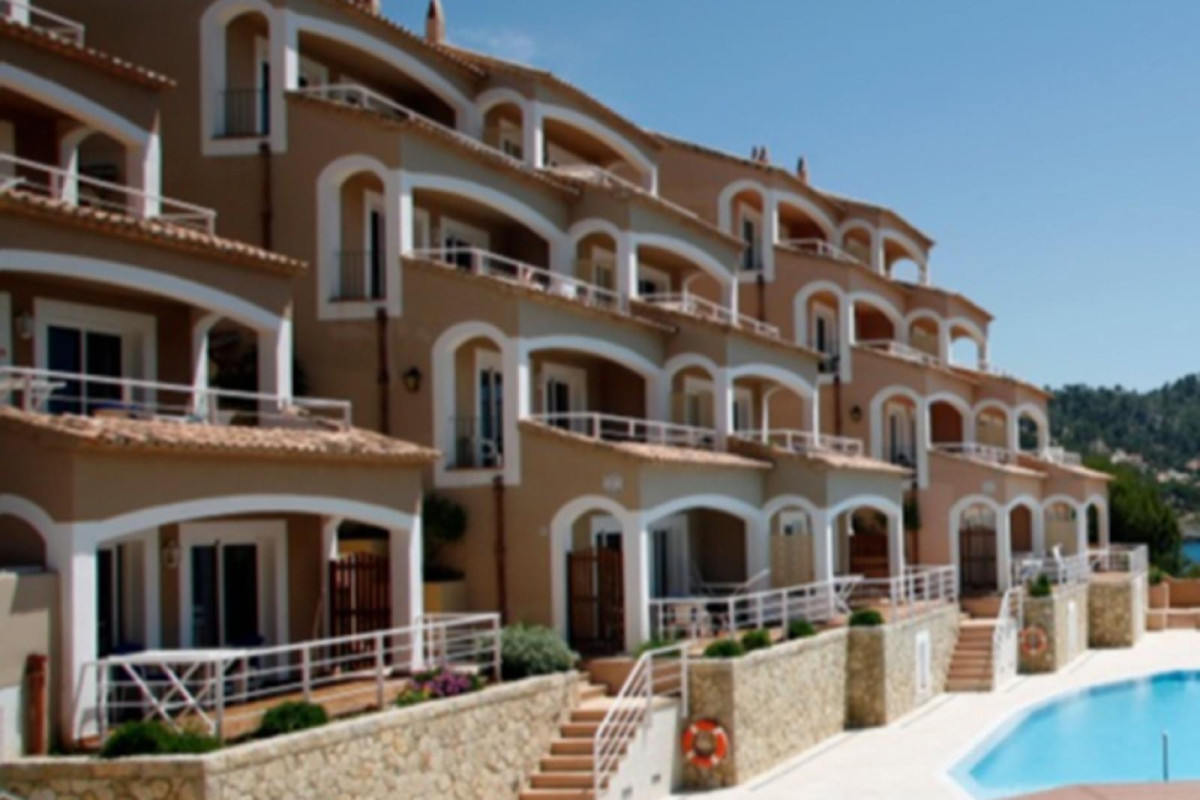 Aparthotel Bahía Suites Camp De Mar