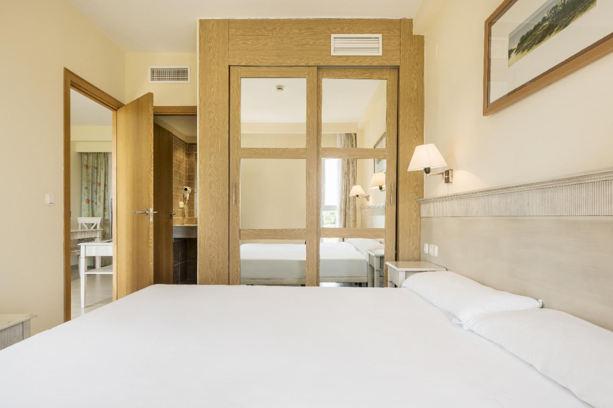 Aparthotel Ilunion Sancti Petri