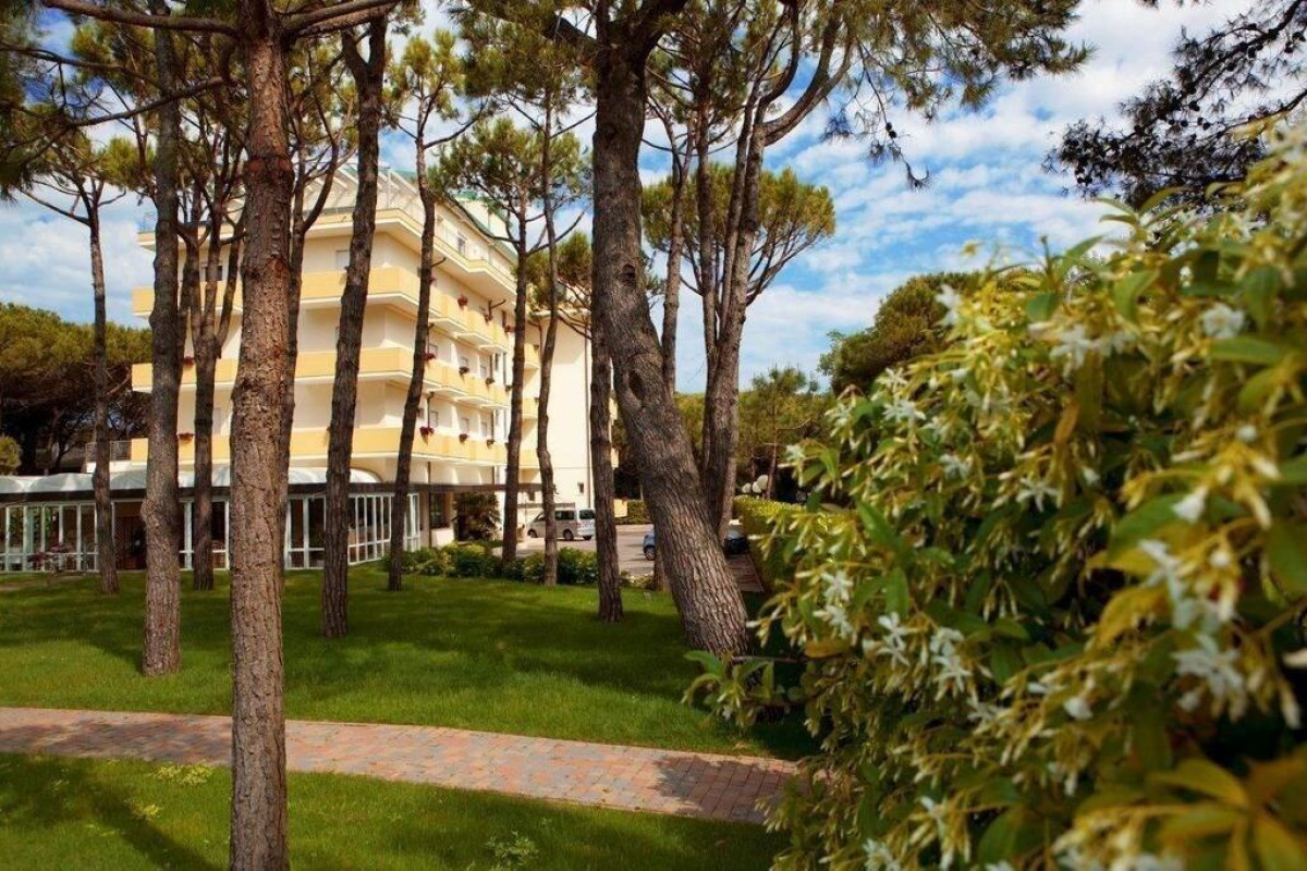 APARTHOTEL LA PINETA