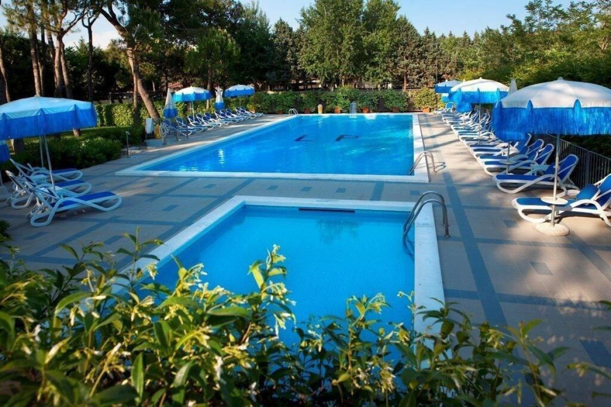 APARTHOTEL LA PINETA