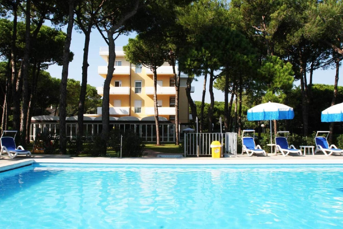APARTHOTEL LA PINETA