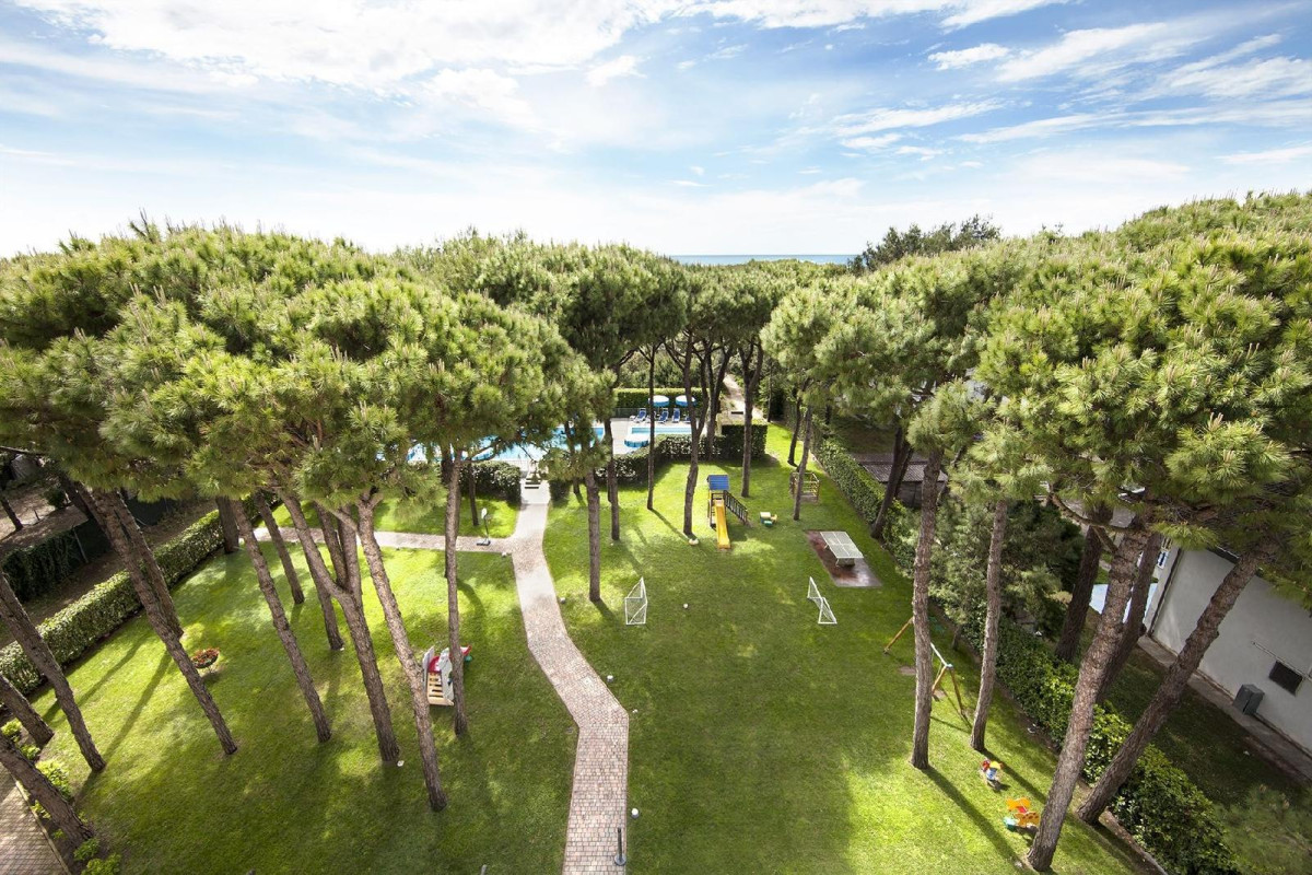 APARTHOTEL LA PINETA