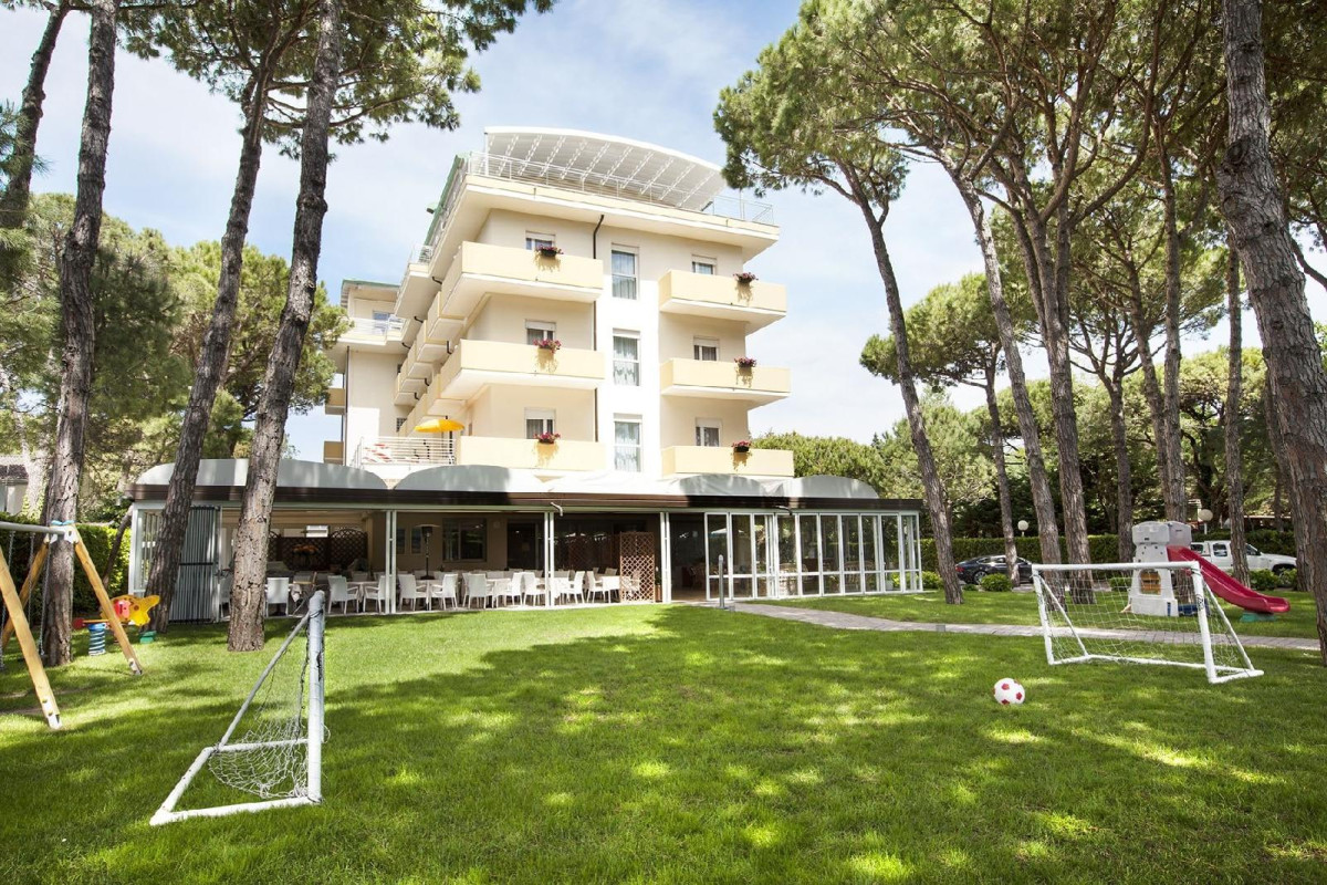 APARTHOTEL LA PINETA