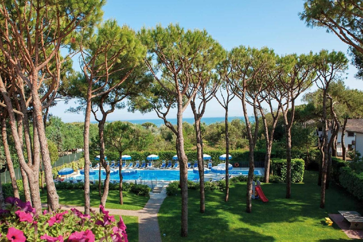 APARTHOTEL LA PINETA