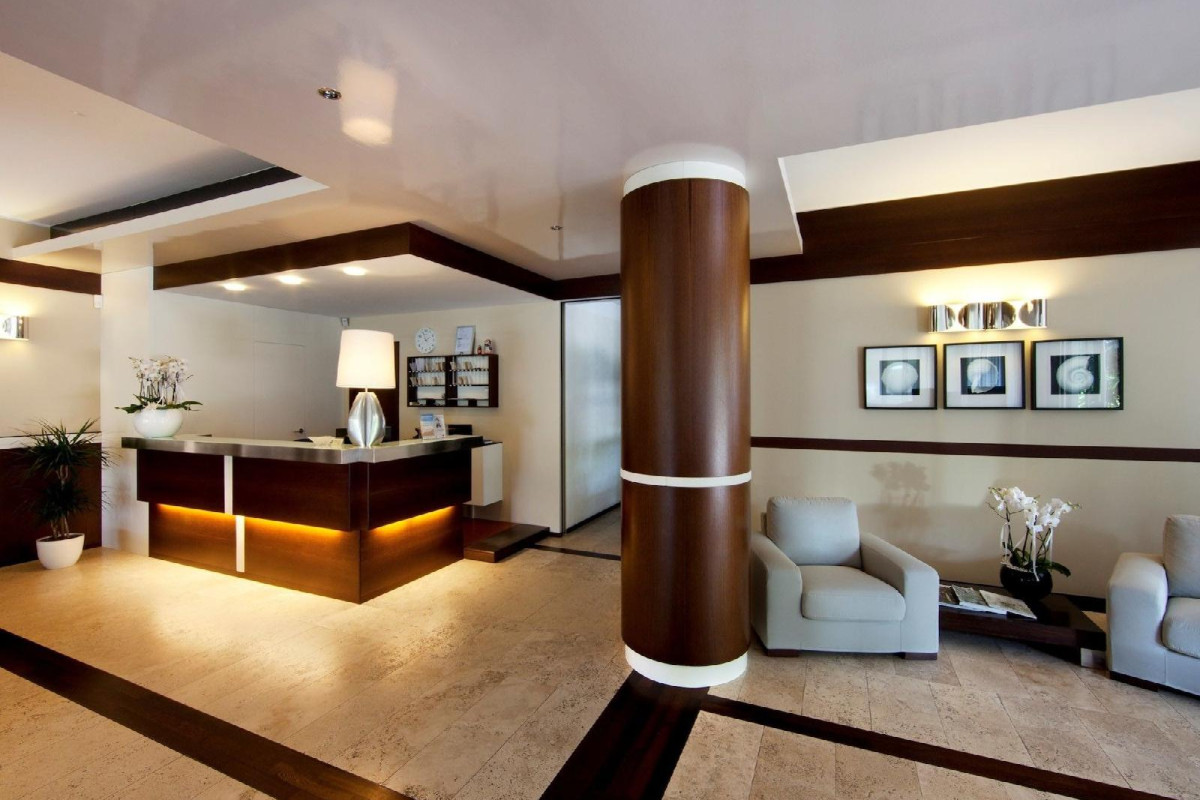 APARTHOTEL LA PINETA