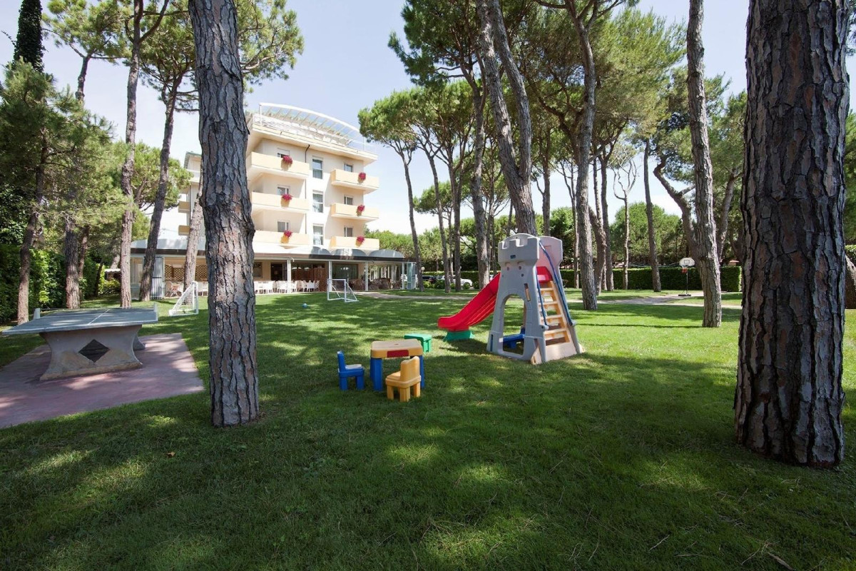 APARTHOTEL LA PINETA