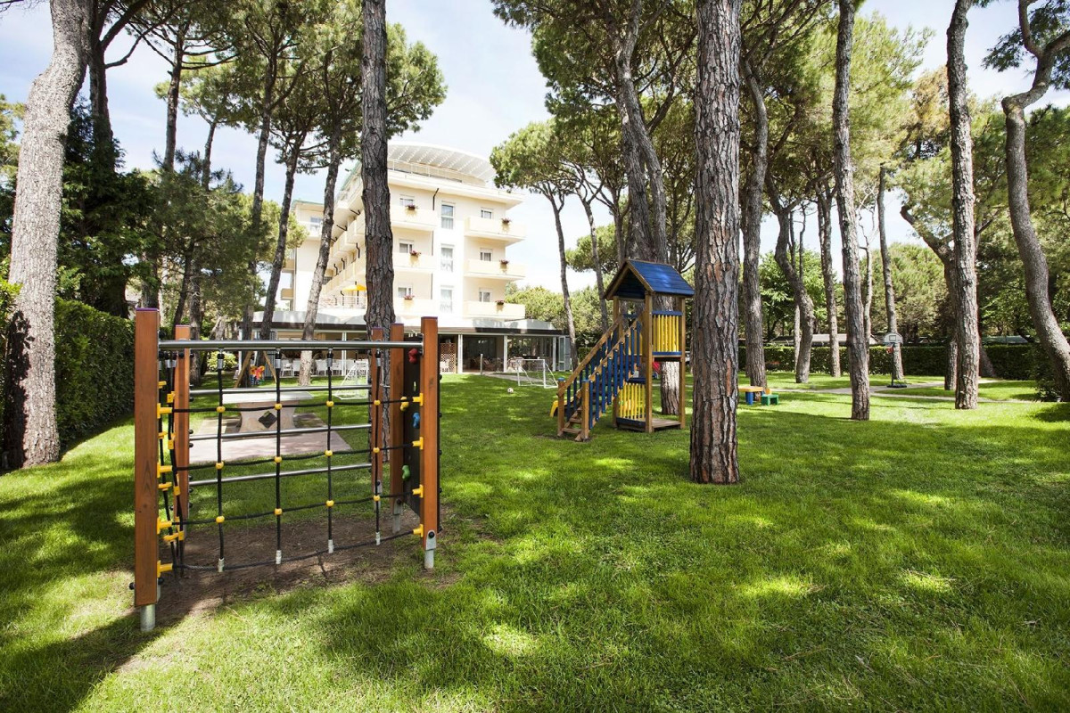 APARTHOTEL LA PINETA