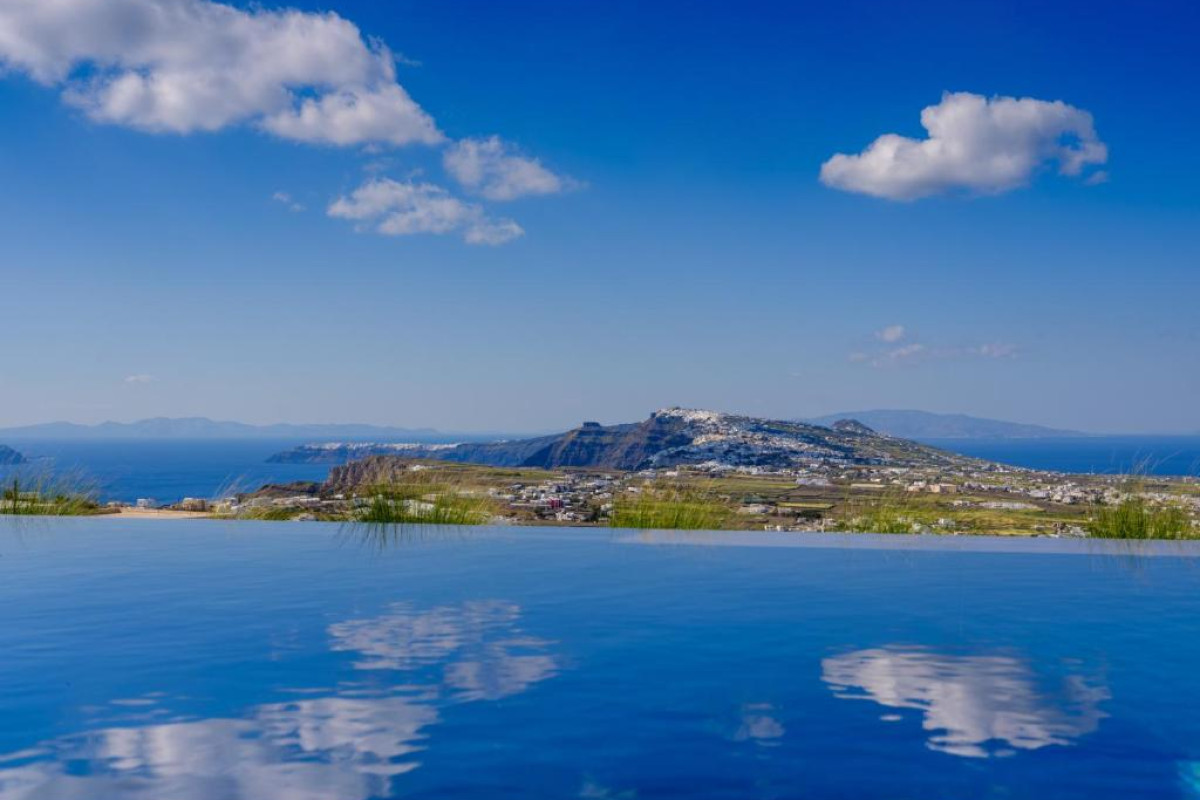 Apikia Santorini