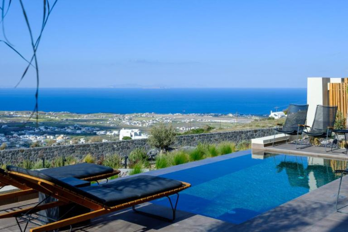 Apikia Santorini