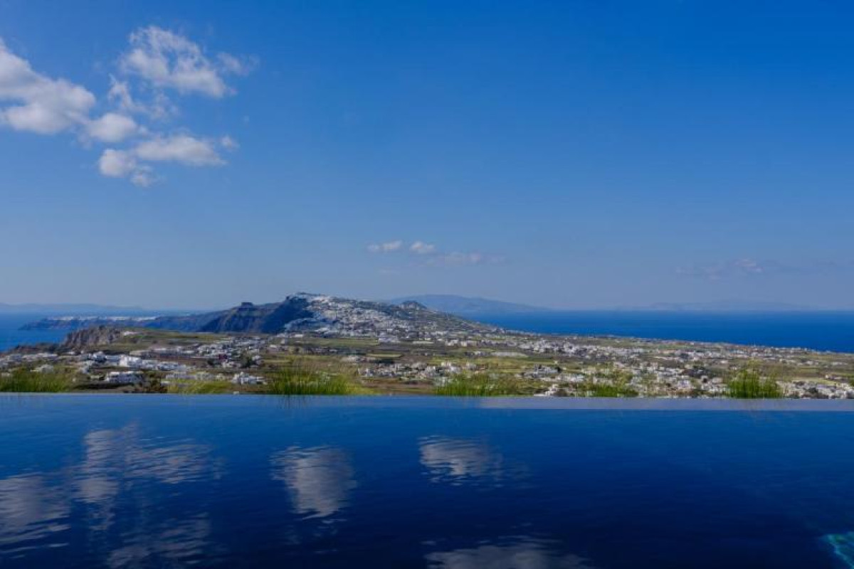 Apikia Santorini