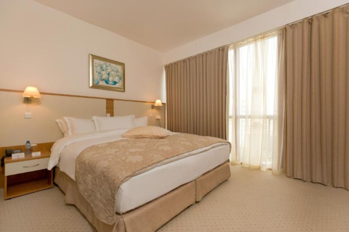 APOLLO GOLDEN SANDS