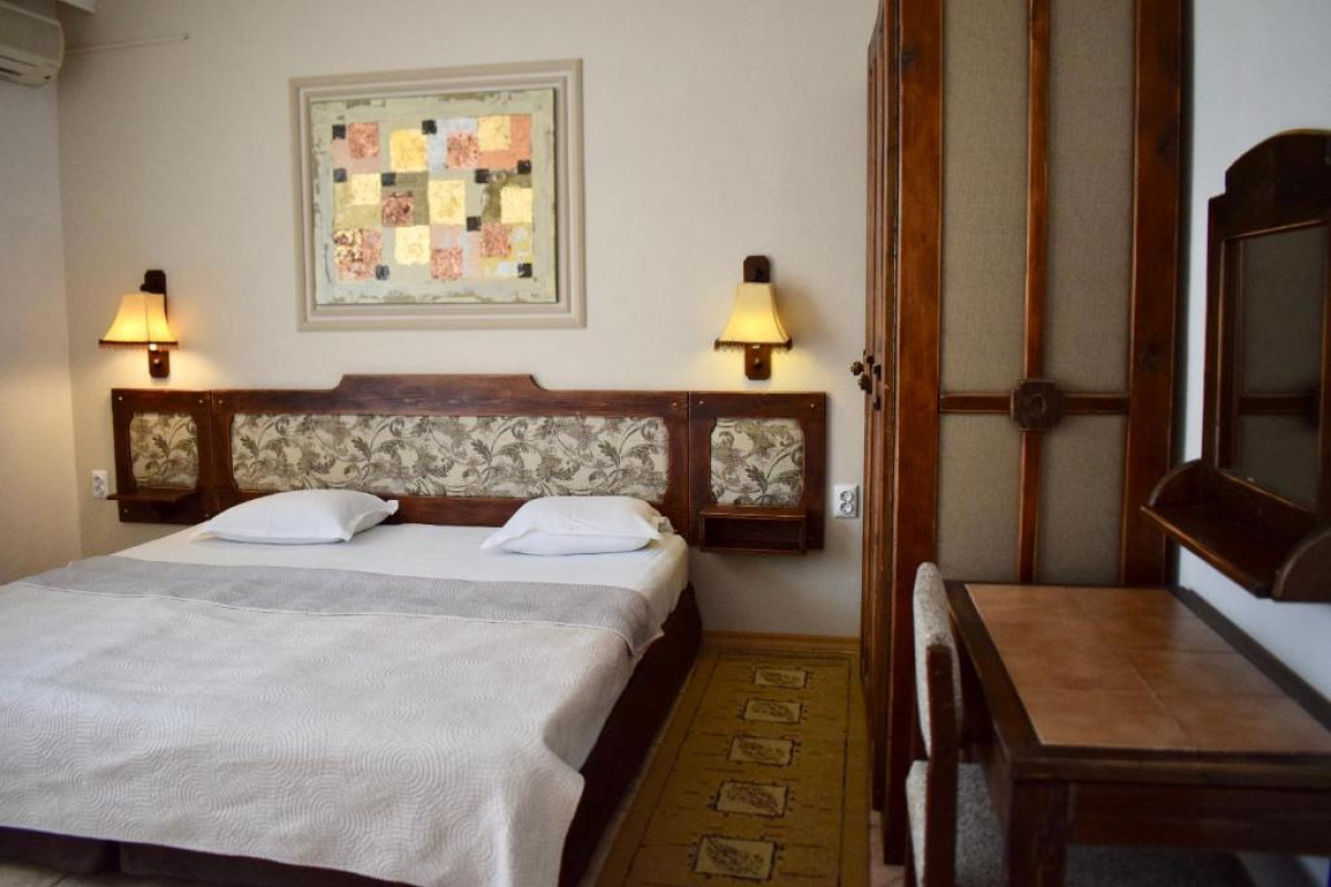 Apolonia Hotel