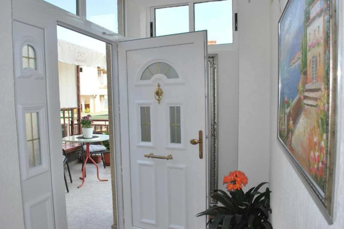 Apolonia Hotel