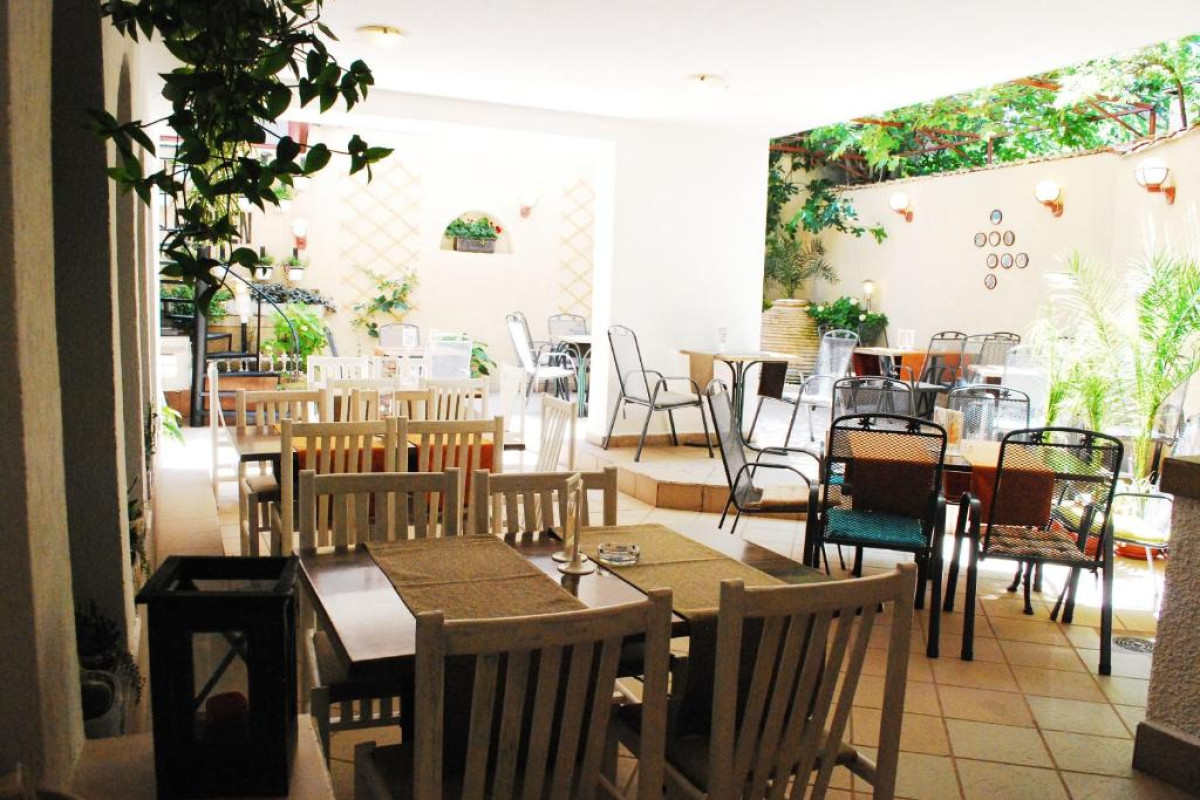 Apolonia Hotel