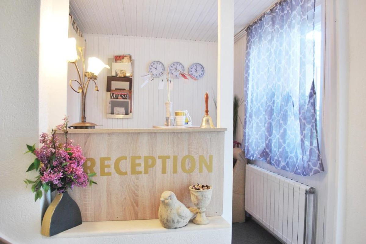 Apolonia Hotel