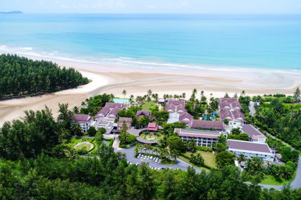 Apsara Beachfront  Resort & Villa