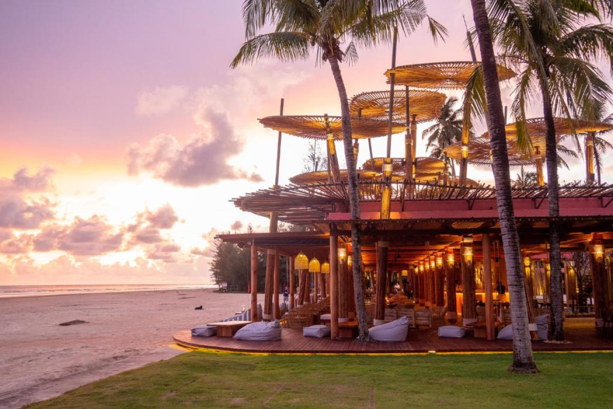 Apsara Beachfront  Resort & Villa
