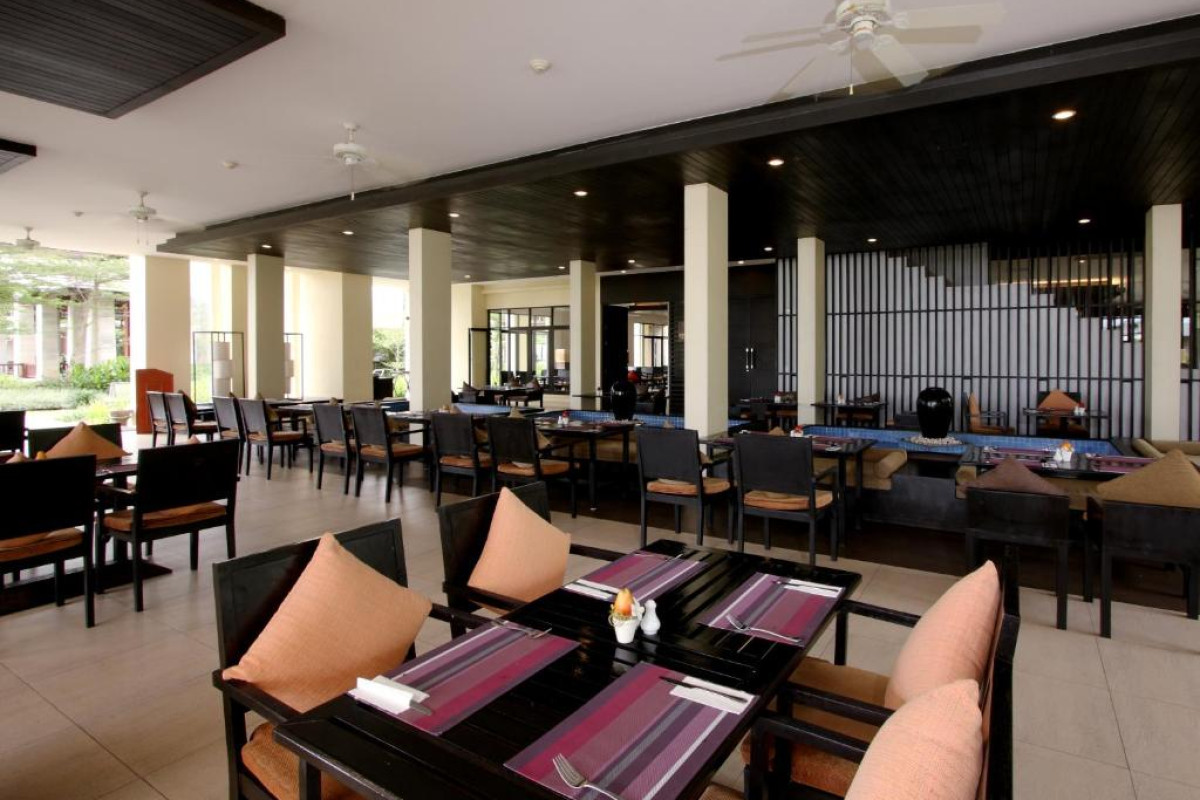 Apsara Beachfront  Resort & Villa