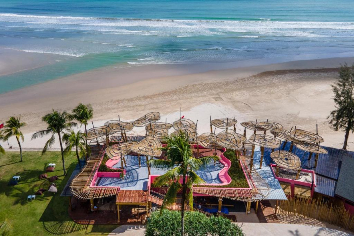 Apsara Beachfront  Resort & Villa