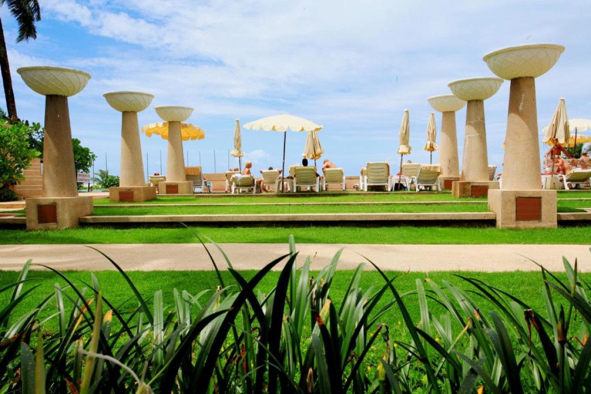 Apsara Beachfront  Resort & Villa