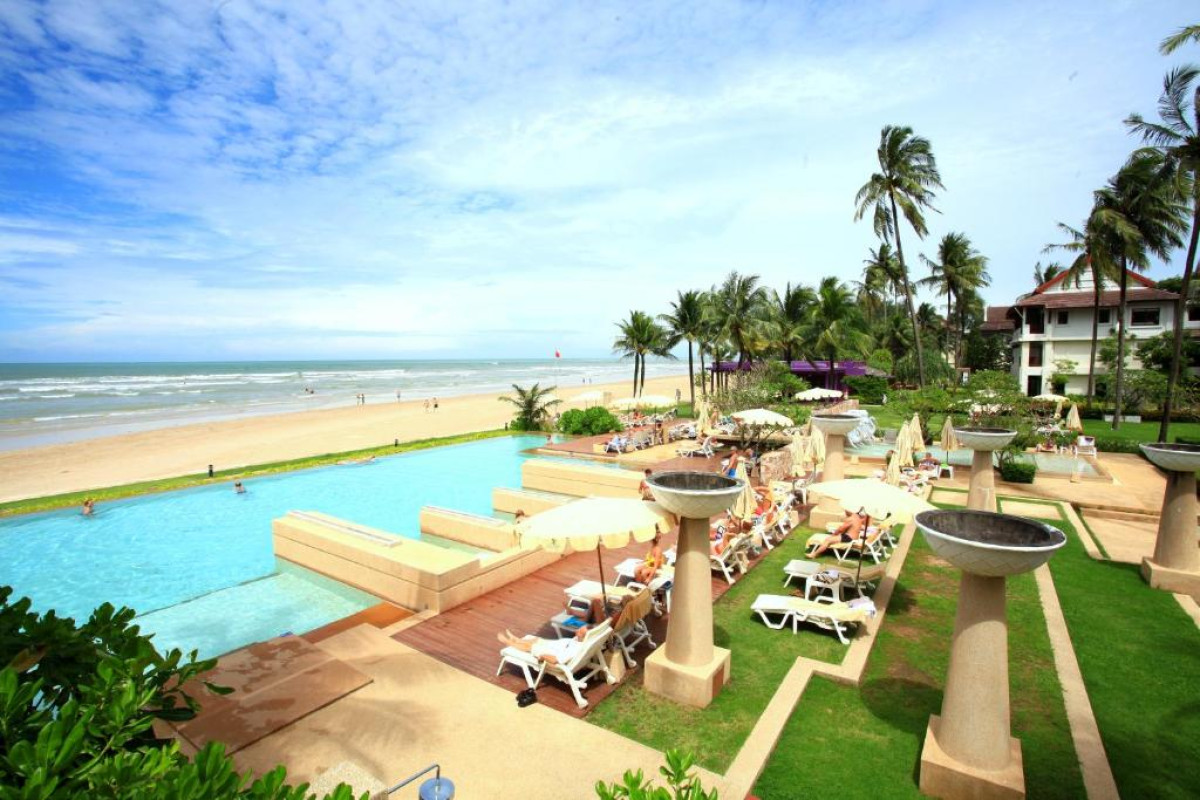 Apsara Beachfront  Resort & Villa