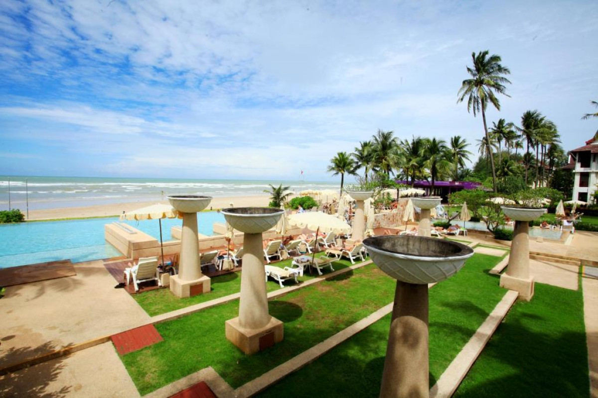 Apsara Beachfront  Resort & Villa