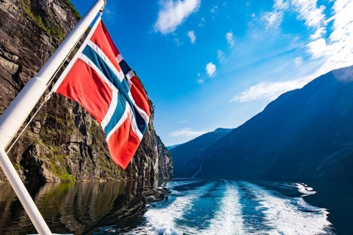 ARCTIC CIRCLE CRUISE