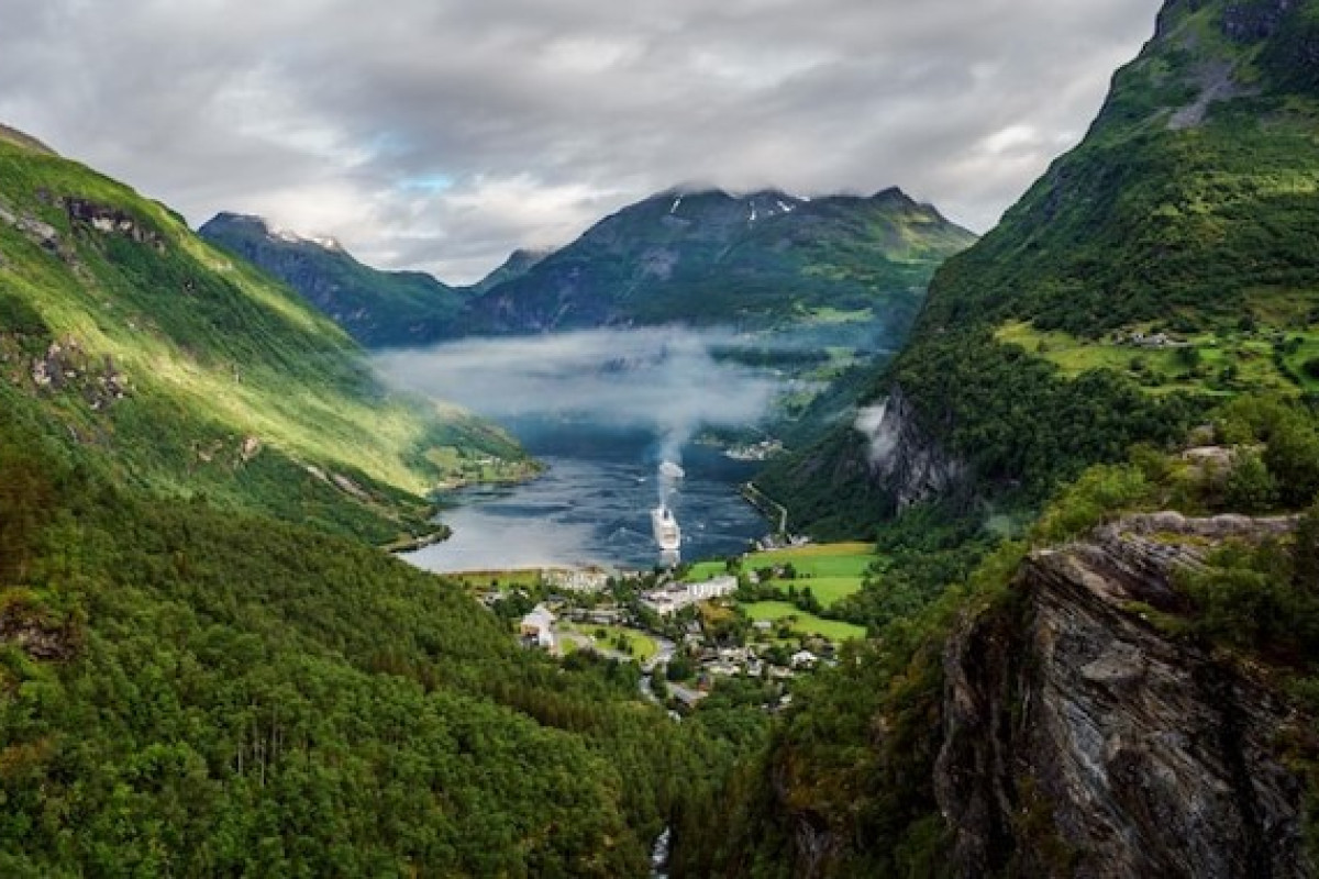ARCTIC CIRCLE CRUISE