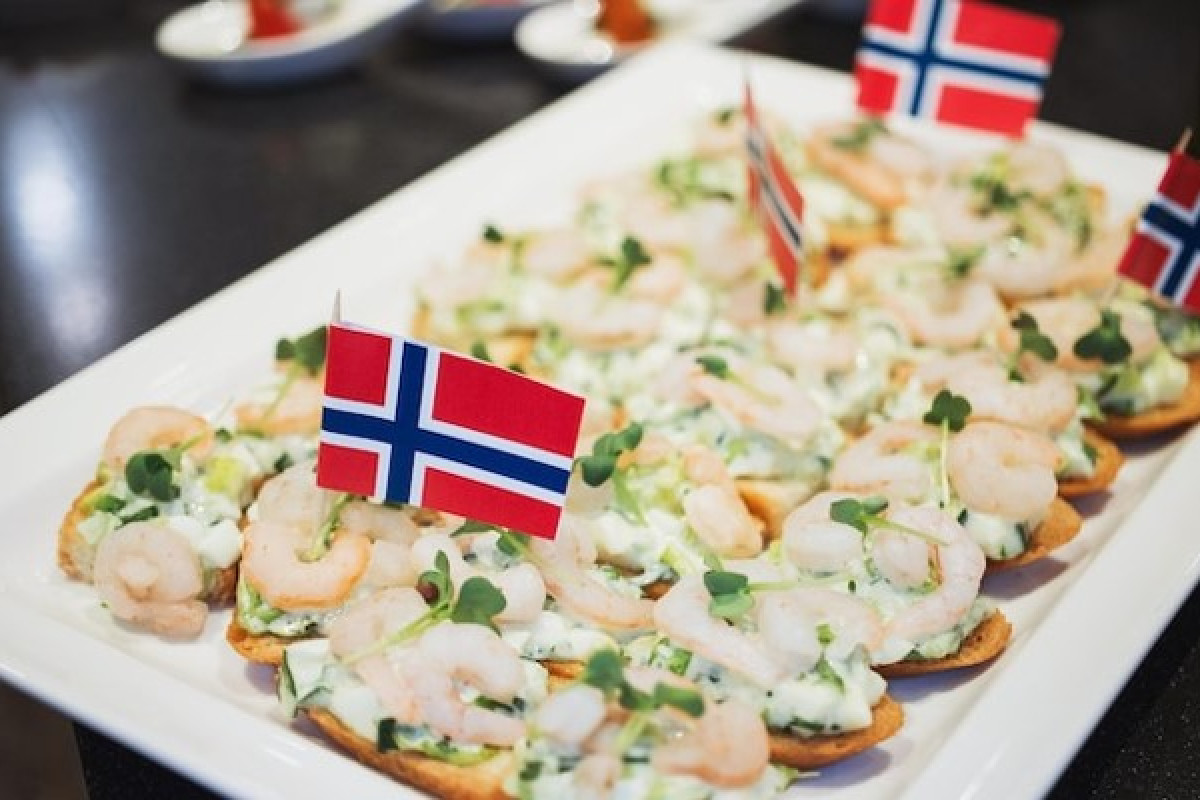 ARCTIC CIRCLE CRUISE